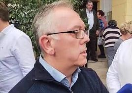 Alcalde de Abla, Francisco Javier Sánchez atiende a los medios.
