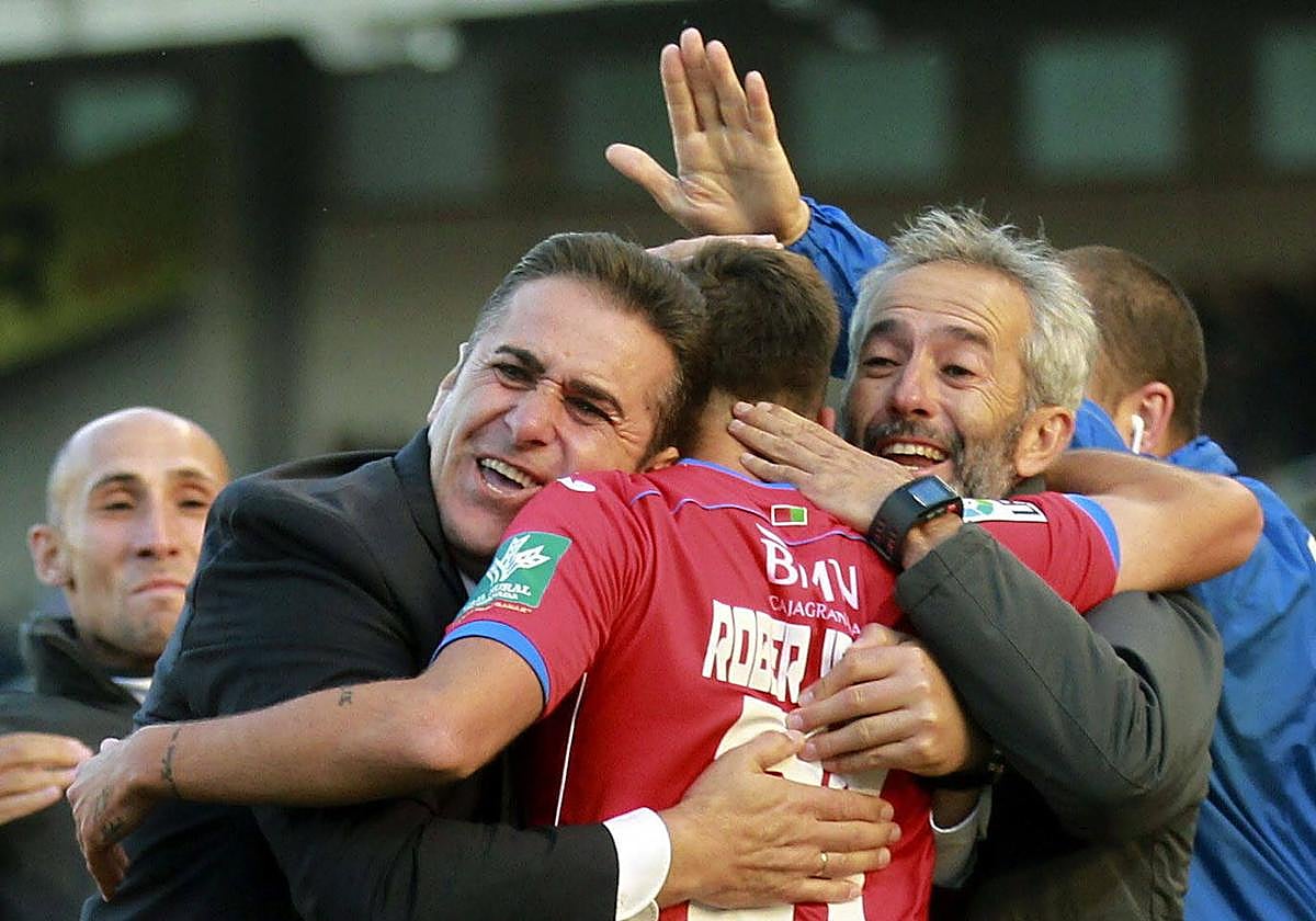 Sandoval celebra un gol en un partido del Granada en su anterior etapa.