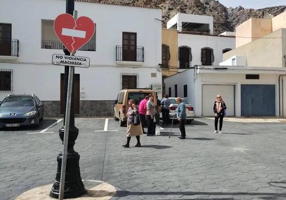 El Defensor abrirá una queja por el crimen de Almería y estudiará las visitas a hijos en casos de violencia machista