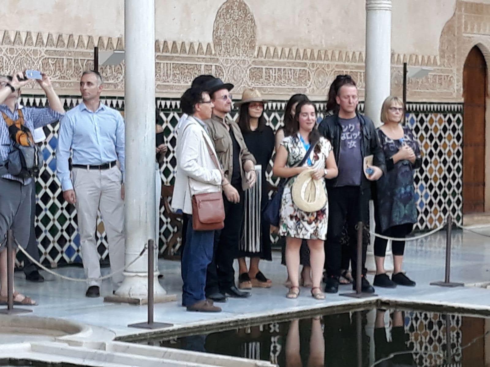 Bono, durante su visita a la Alhambra en 2018