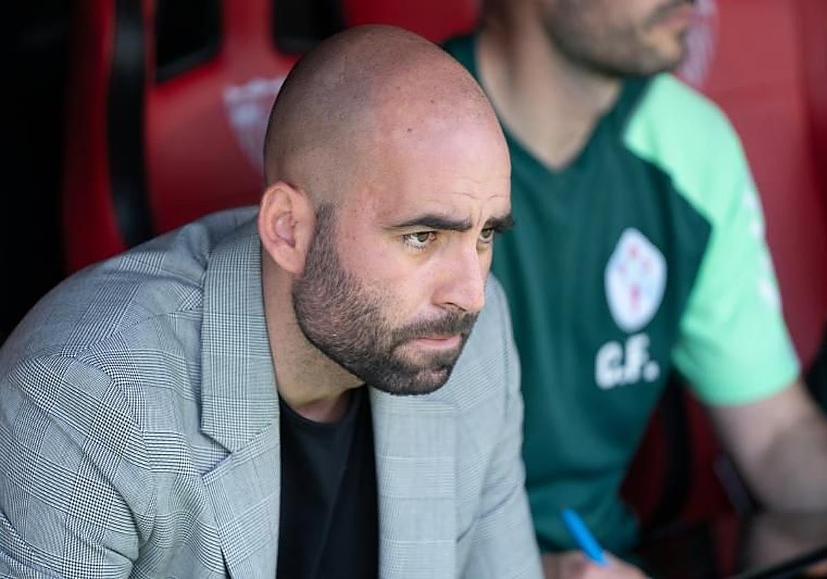 El nuevo entrenador del Celta, Claudio Giráldez, antes del partido de su equipo en el Pizjuán.
