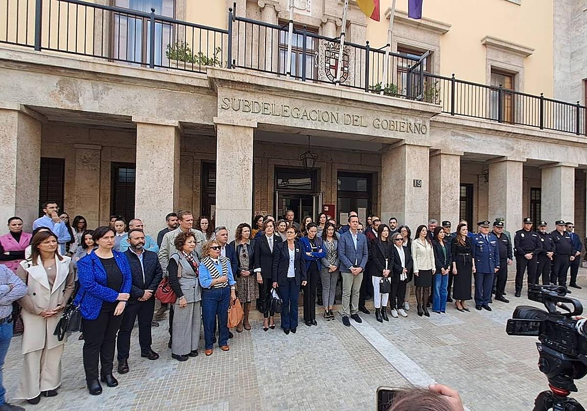 Minuto de silencio en Subdelegación del Gobierno.