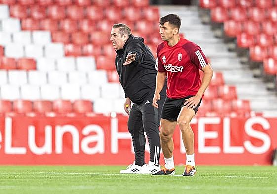 José Ramón Sandoval, durante su primer entrenamiento a su vuelta al Granada.