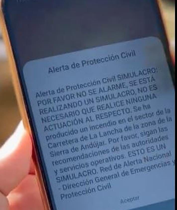 Imagen secundaria 2 - Así suenan en Andújar los teléfonos móviles ante un aviso de incendio