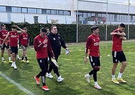 Sandoval sale el entrenamiento en charla con Callejón.