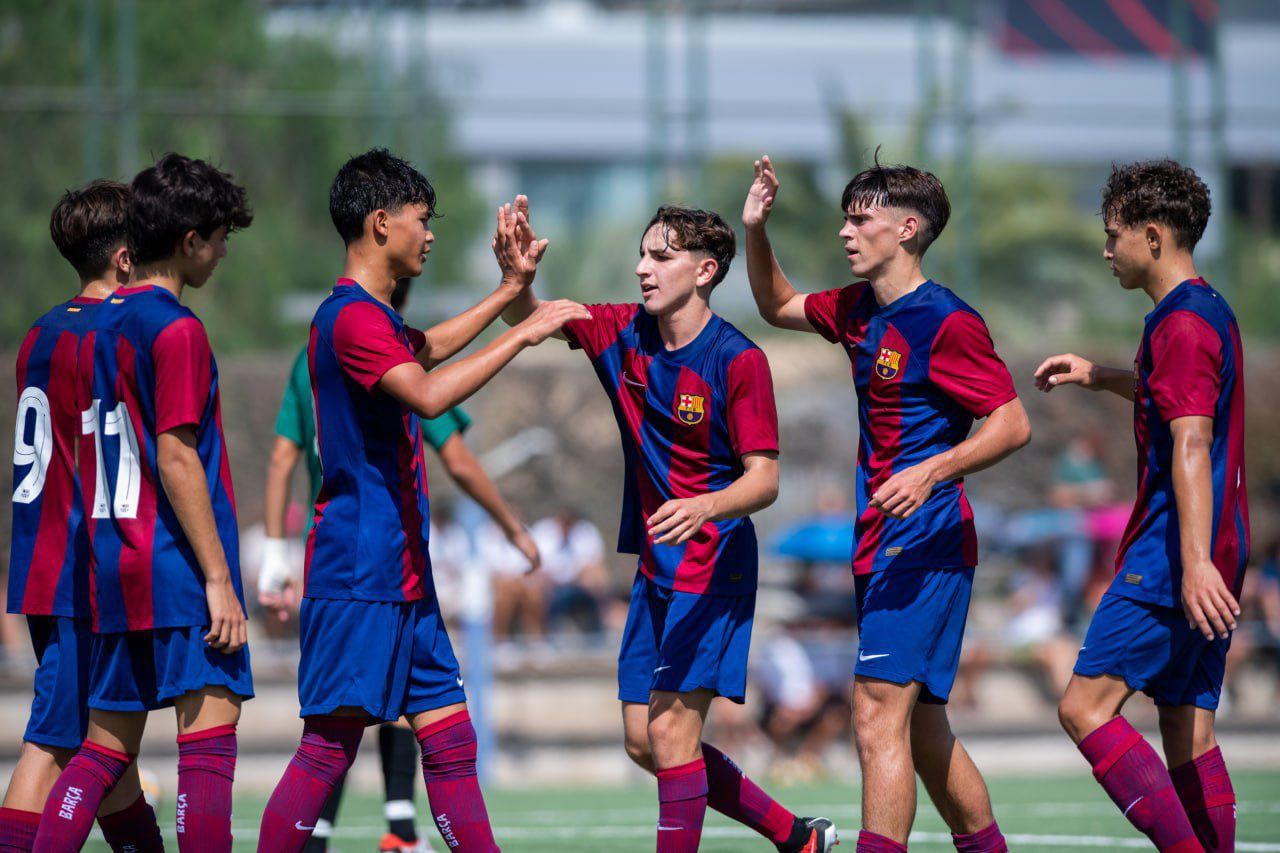 Pedro Rodríguez, entre compañeros.