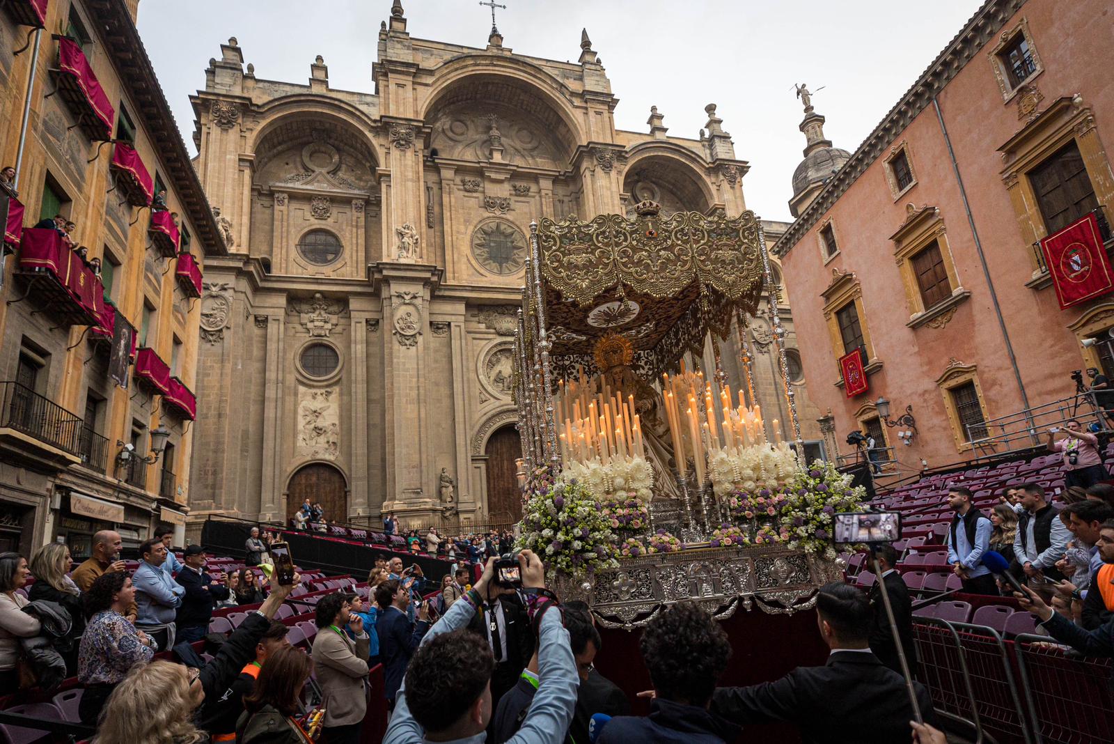 Las imágenes más íntimas y sorprendentes del Domingo de Ramos en Granada