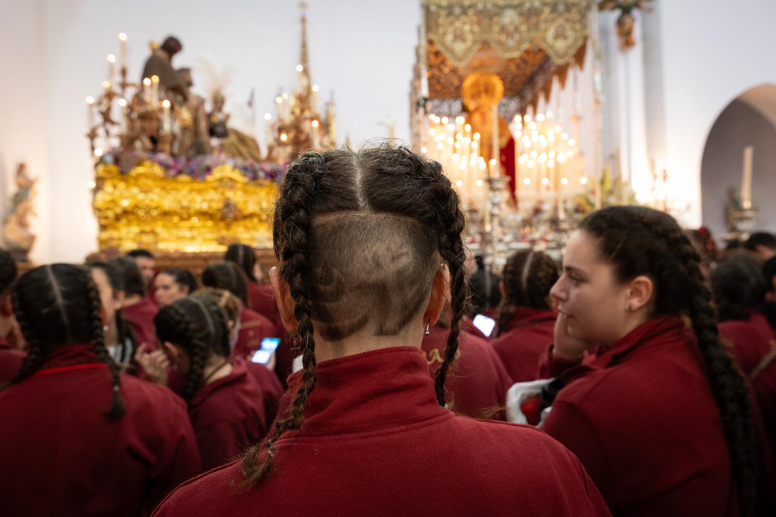 Las fotos de los momentos más íntimos y emotivos del Lunes Santo en Granada