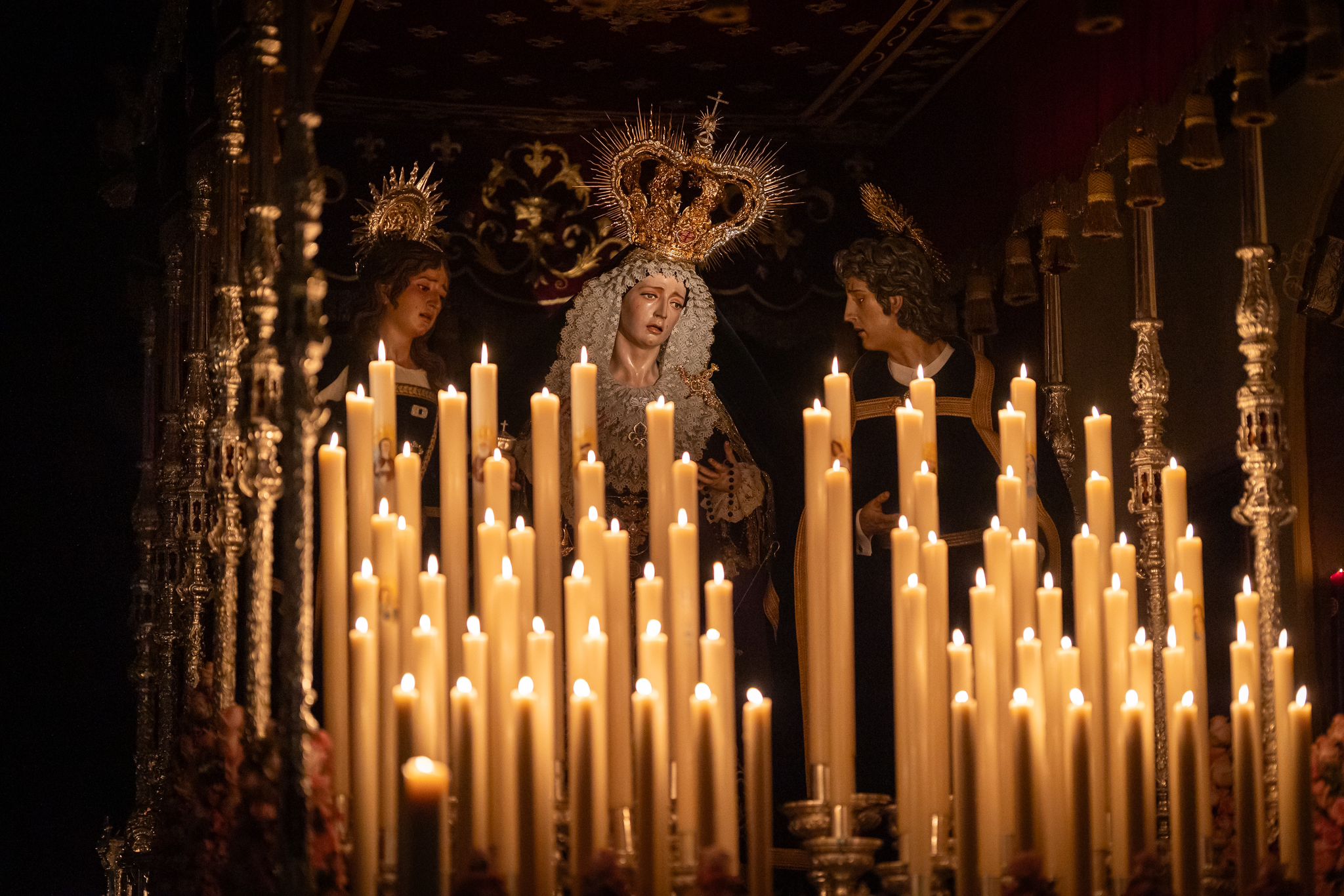 Las fotos de los momentos más íntimos y emotivos del Lunes Santo en Granada