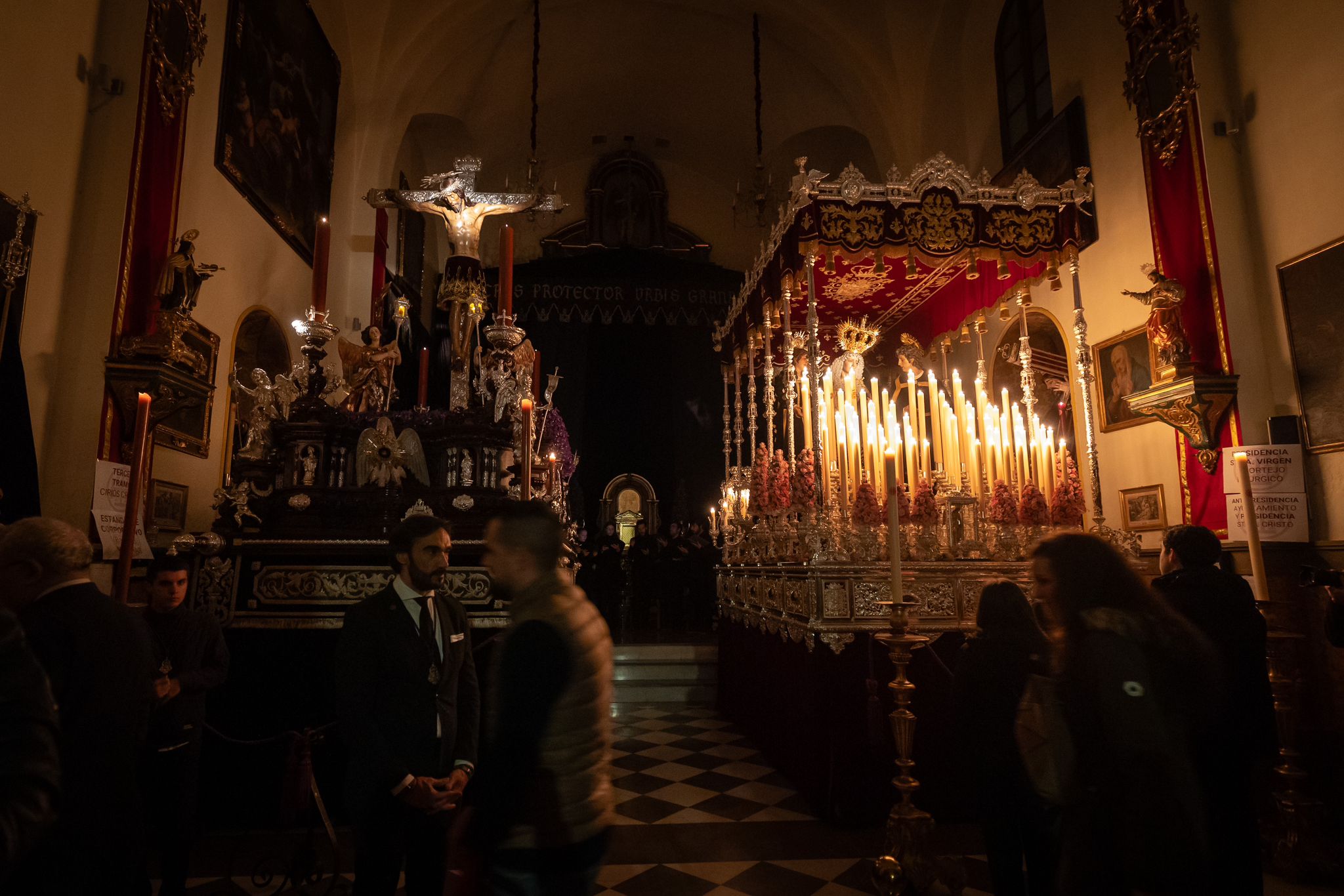 Las fotos de los momentos más íntimos y emotivos del Lunes Santo en Granada