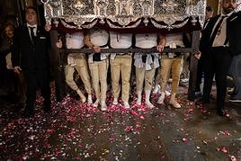 Agua y pedidas de mano