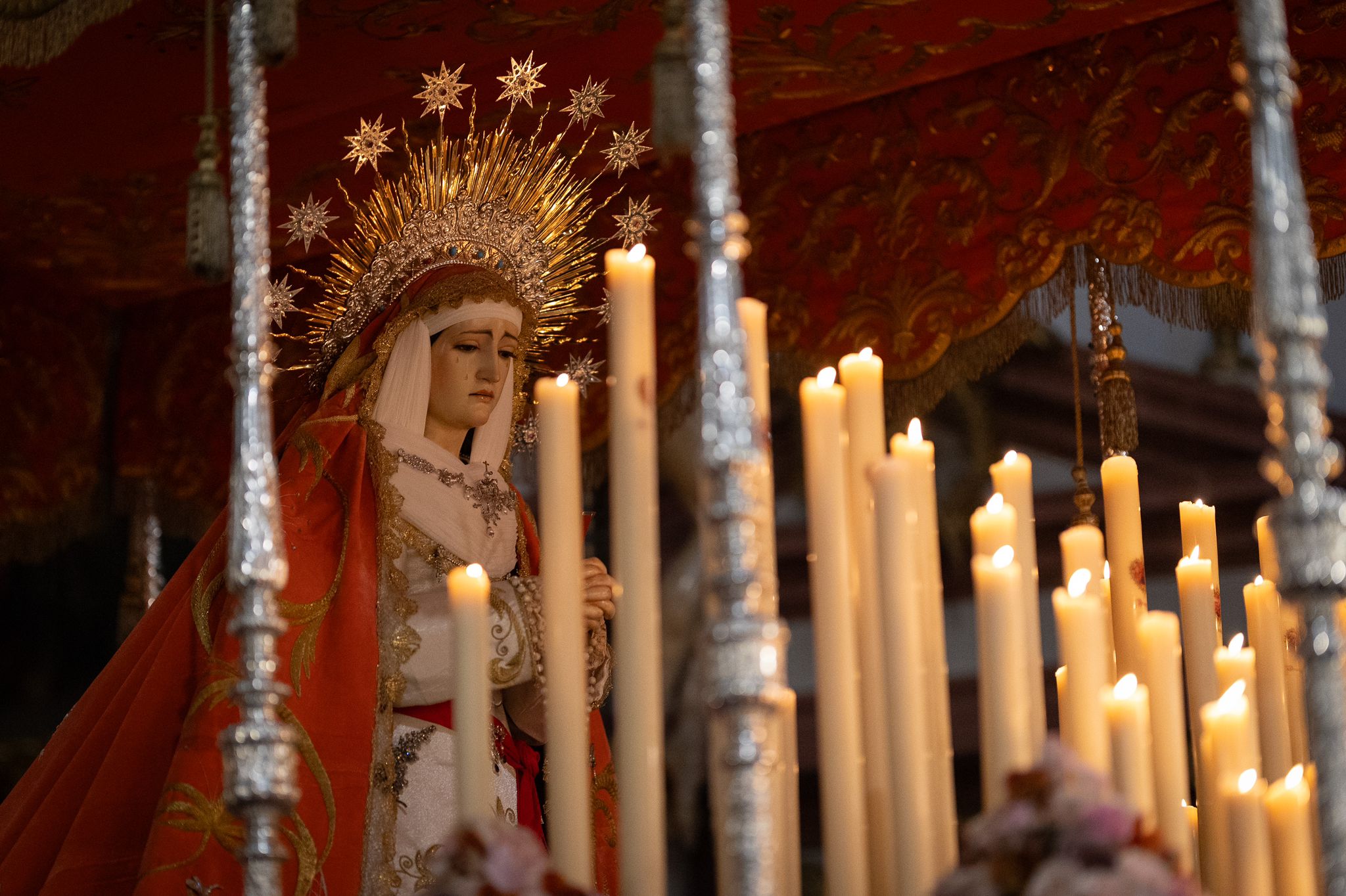 Las fotos de los momentos más íntimos y emotivos del Lunes Santo en Granada