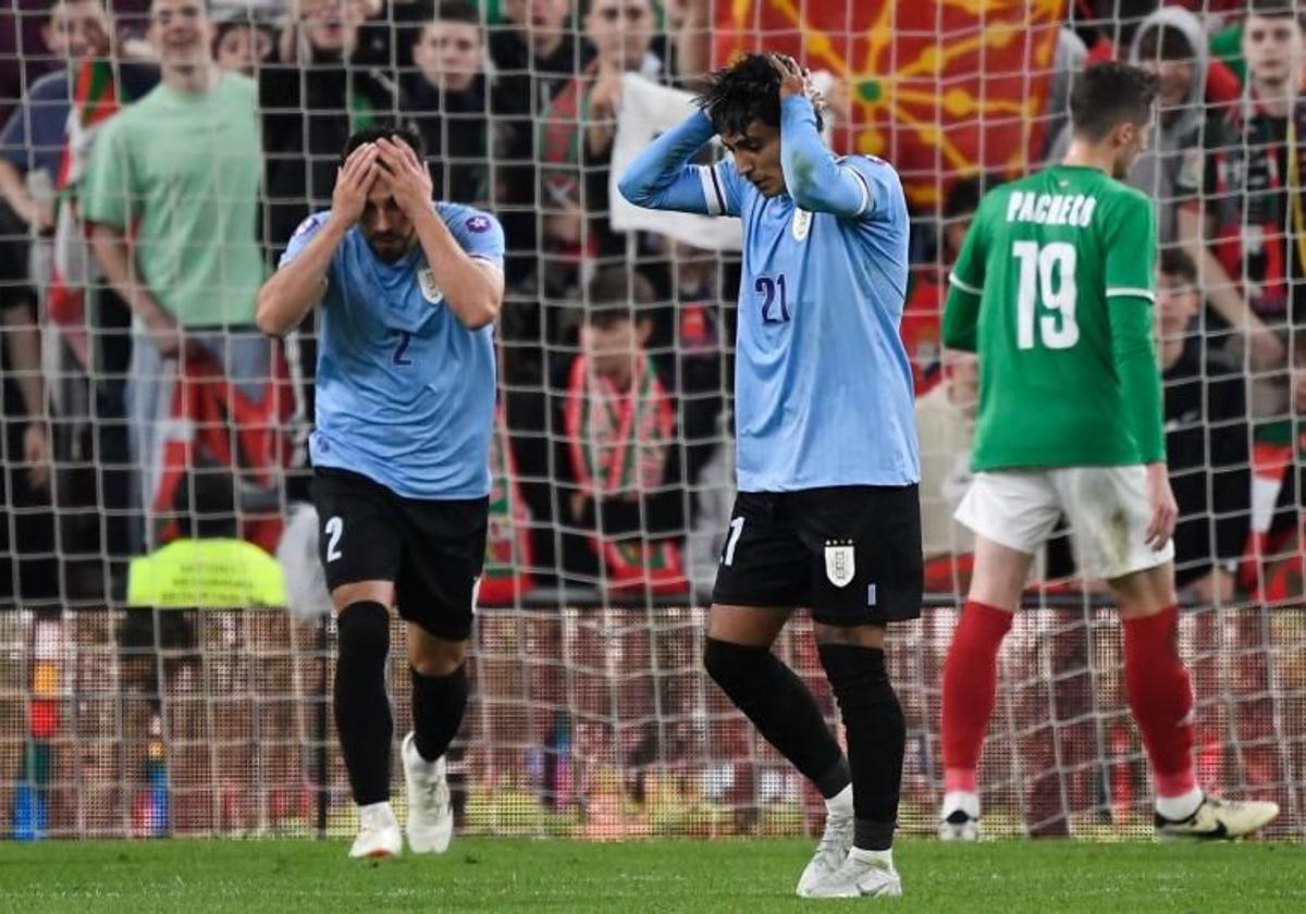 Bruno Méndez se lleva las manos a la cabeza tras una ocasión con Uruguay en San Mamés.