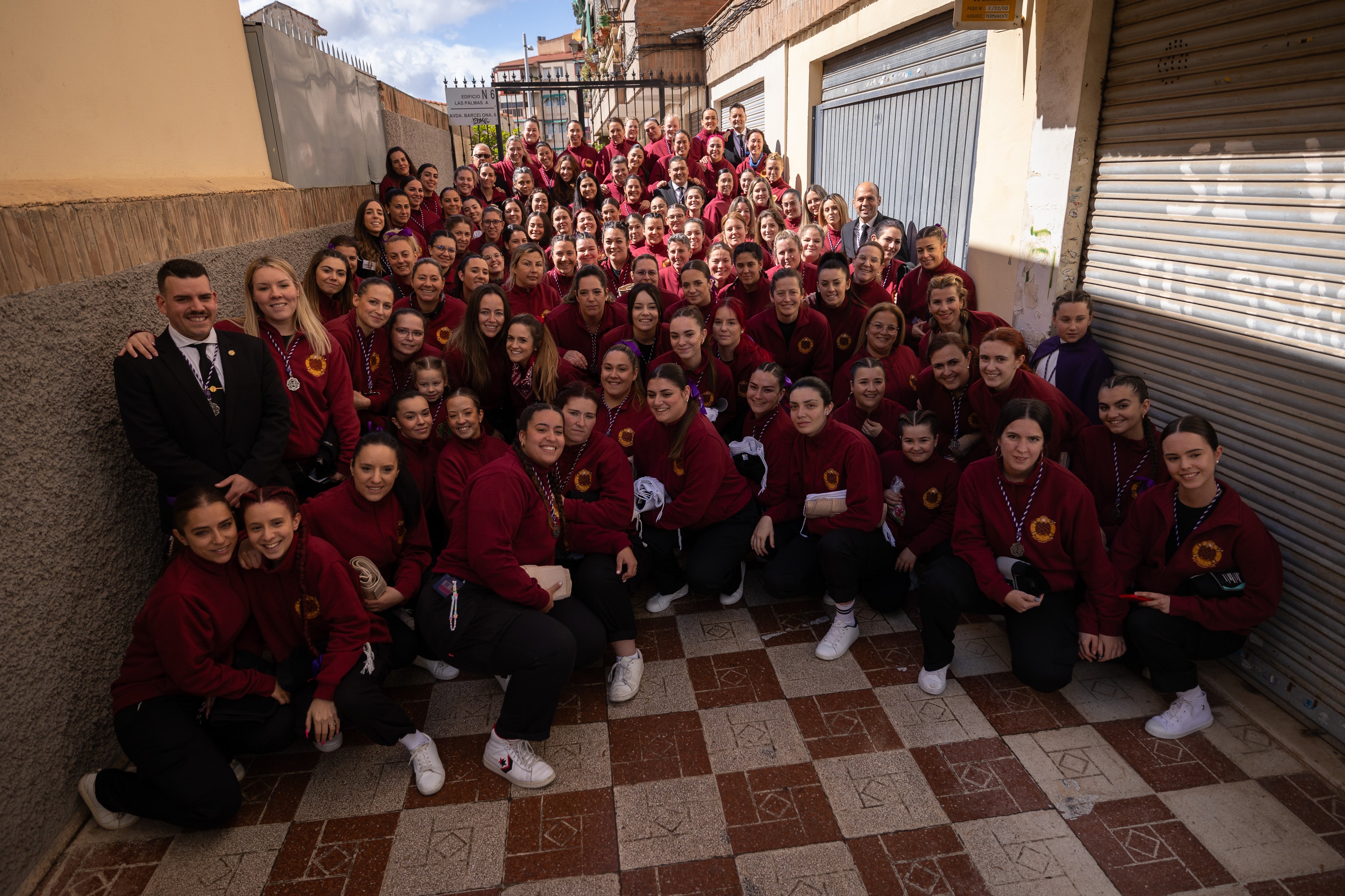 Las fotos de un Martes Santo huérfano en Granada con emoción y lágrimas