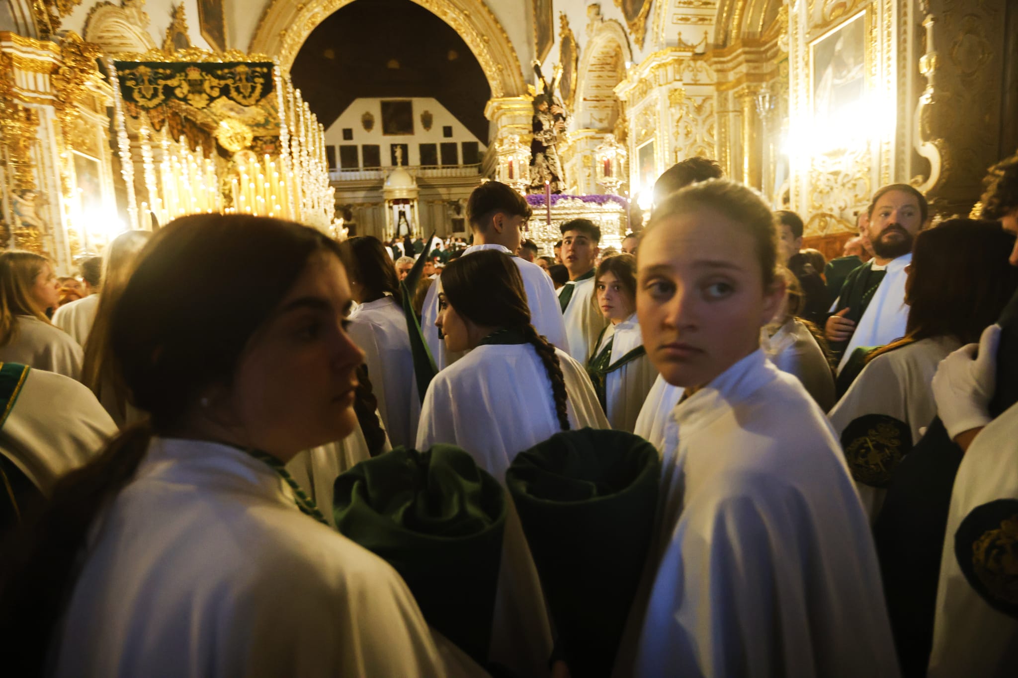 Las fotos de un Martes Santo huérfano en Granada con emoción y lágrimas