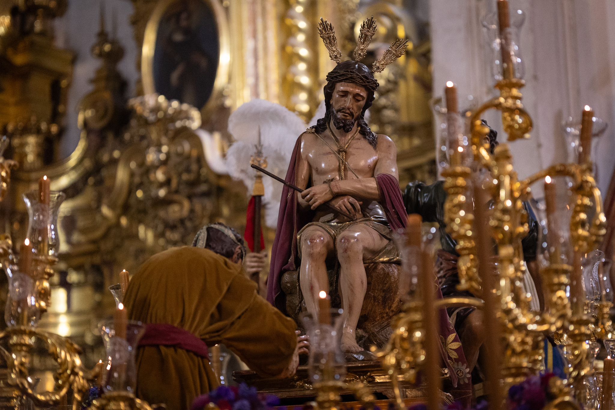 Las fotos de un Martes Santo huérfano en Granada con emoción y lágrimas