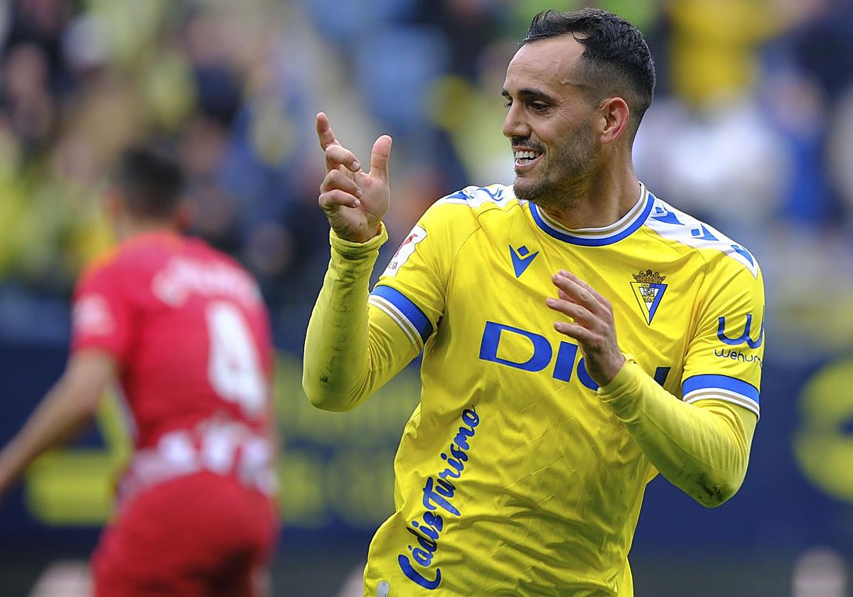 Juanmi celebra uno de sus dos goles al Atlético de Madrid.