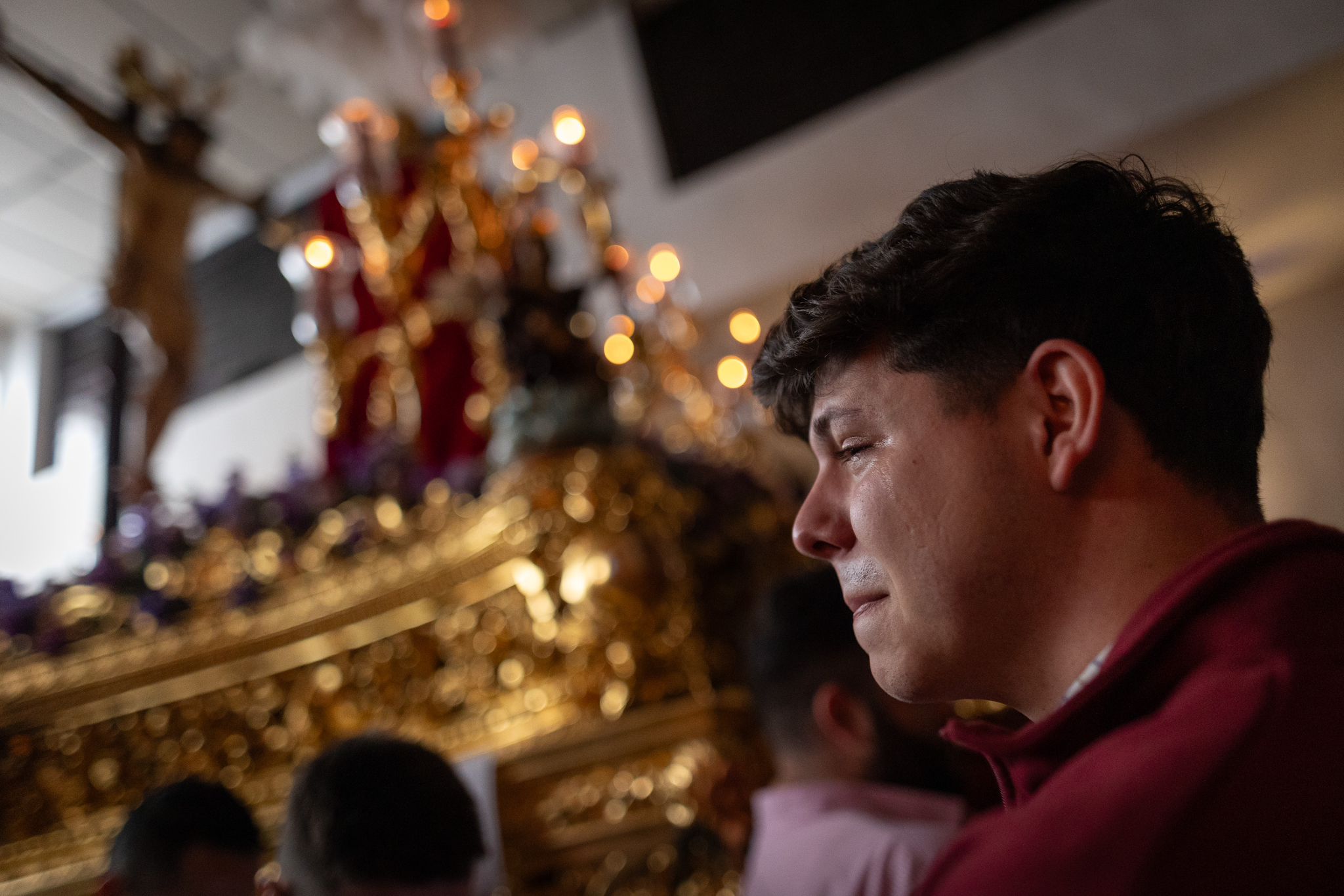 Las fotos de un Martes Santo huérfano en Granada con emoción y lágrimas