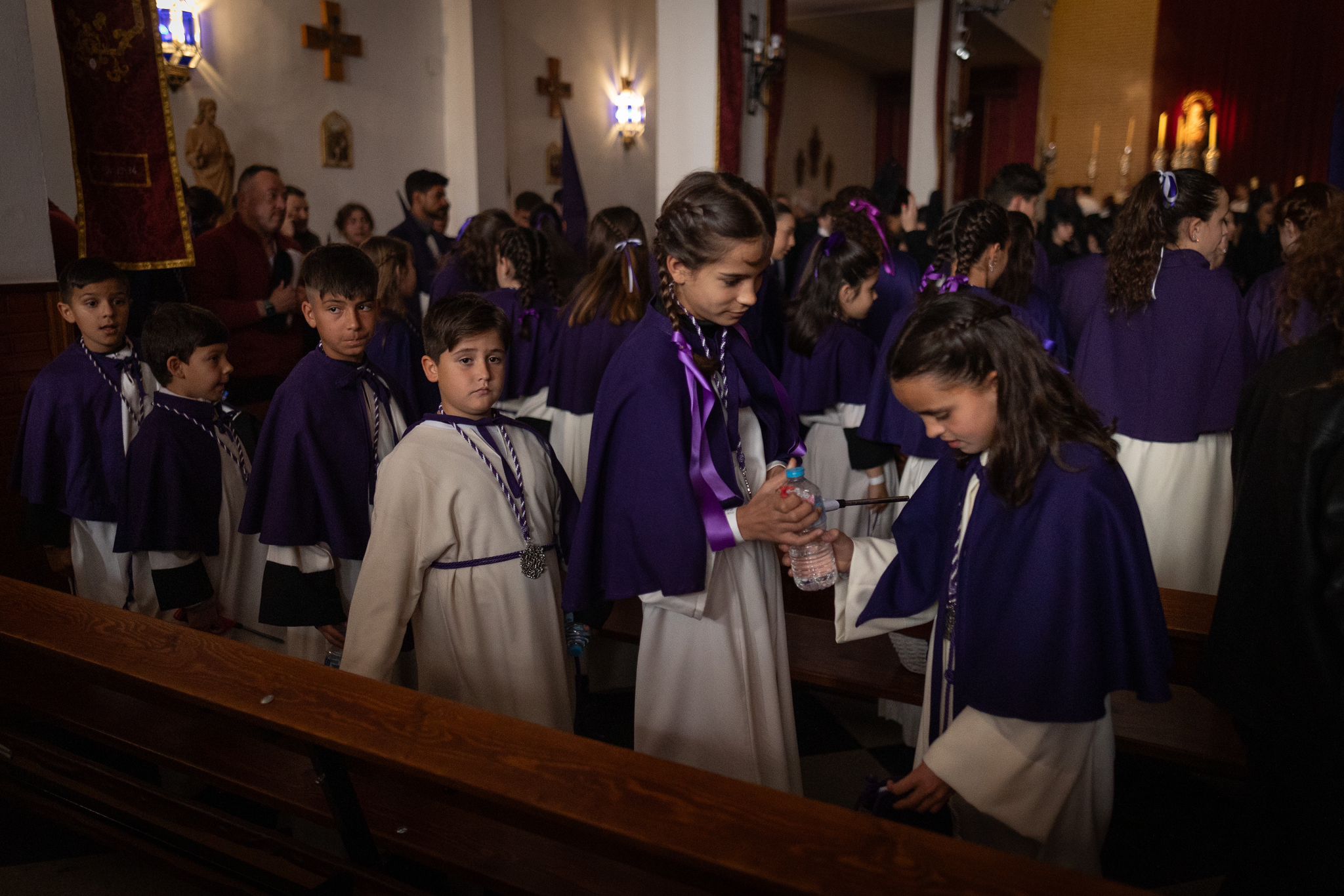 Las fotos de un Martes Santo huérfano en Granada con emoción y lágrimas