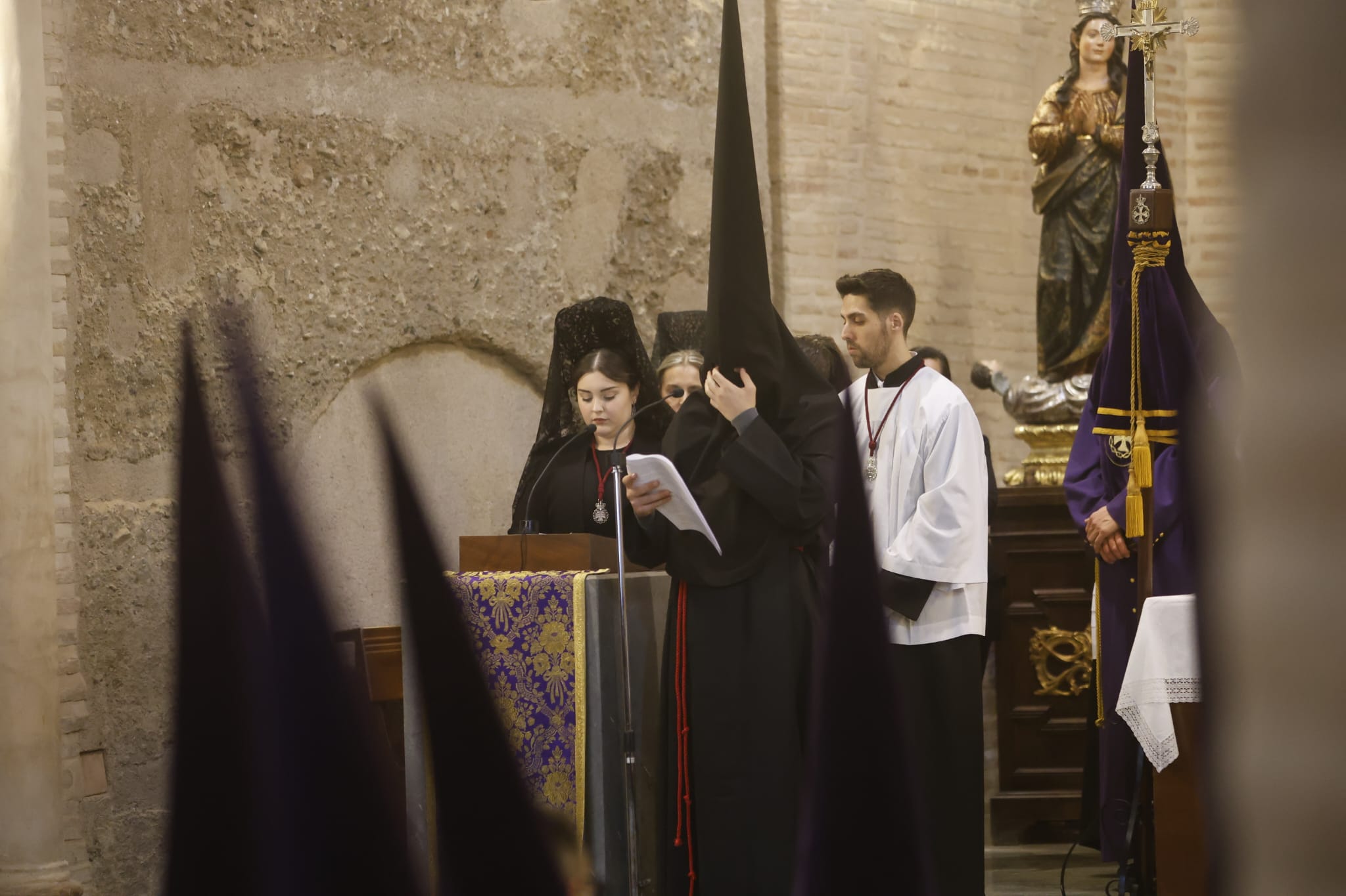 Las fotos de un Martes Santo huérfano en Granada con emoción y lágrimas