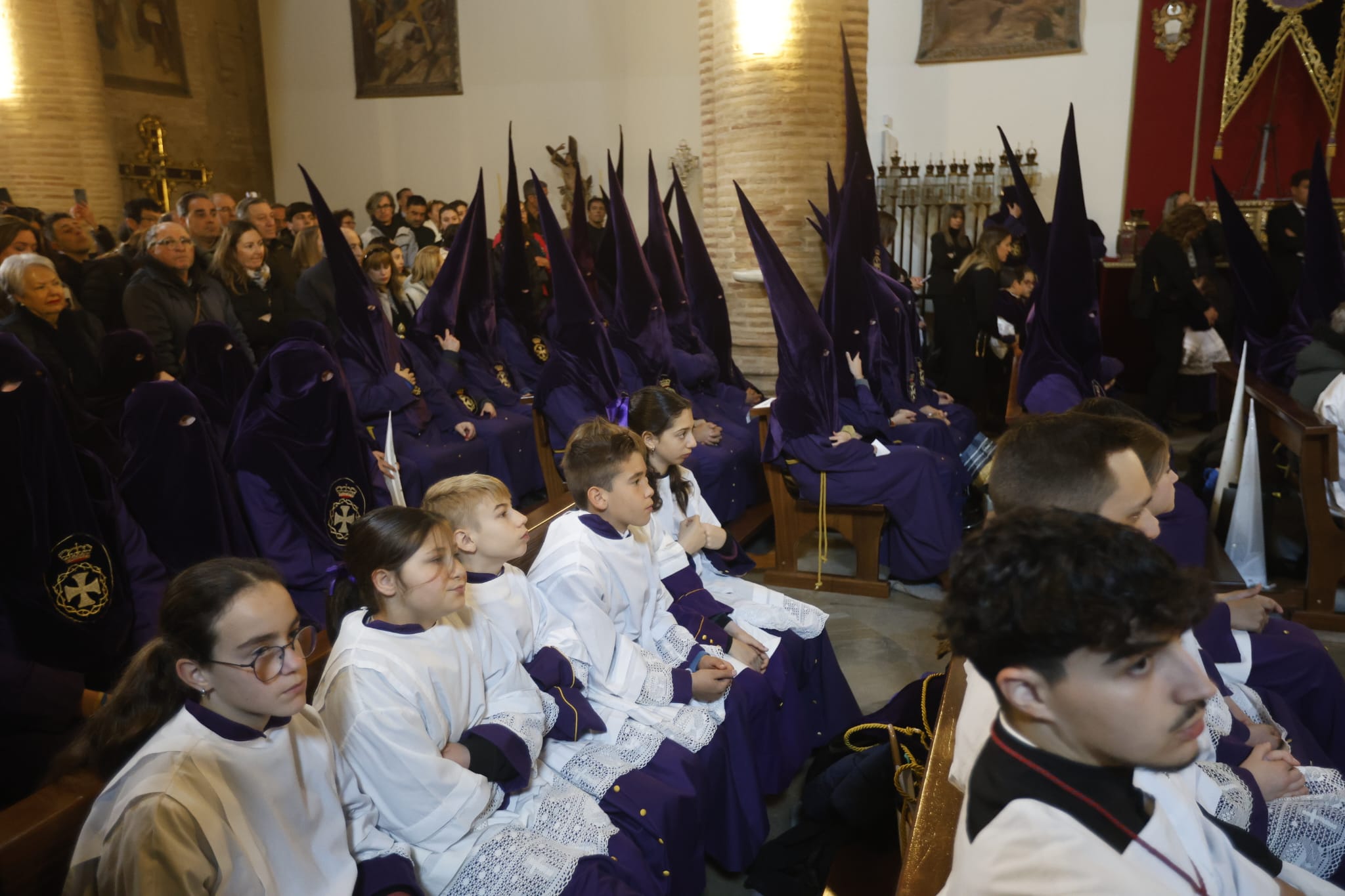 Las fotos de un Martes Santo huérfano en Granada con emoción y lágrimas