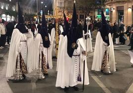 La Macarena se enfrenta al temporal para cumplir con su tradición del Miércoles Santo