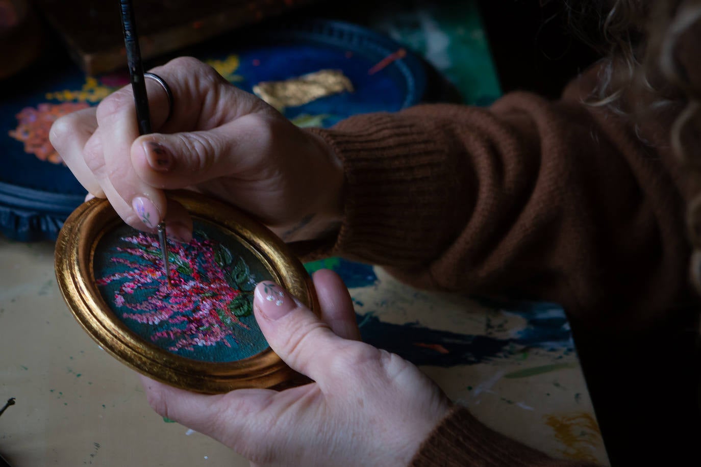 Imagen secundaria 1 - Investigando y pintando. 