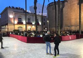 Plaza de la Catedral, a la espera de la salida de las procesiones del Miércoles Santo.