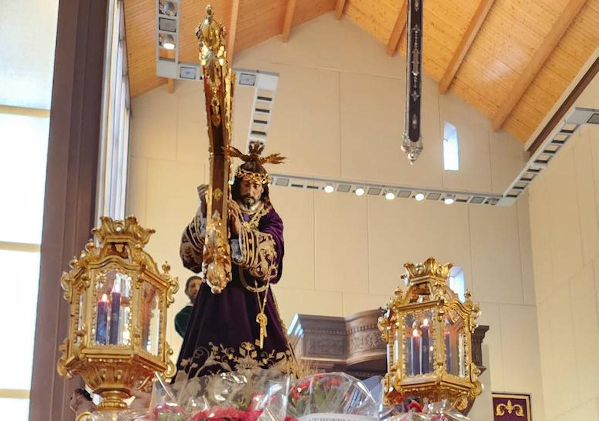 Ofrenda floral en el Camarín.