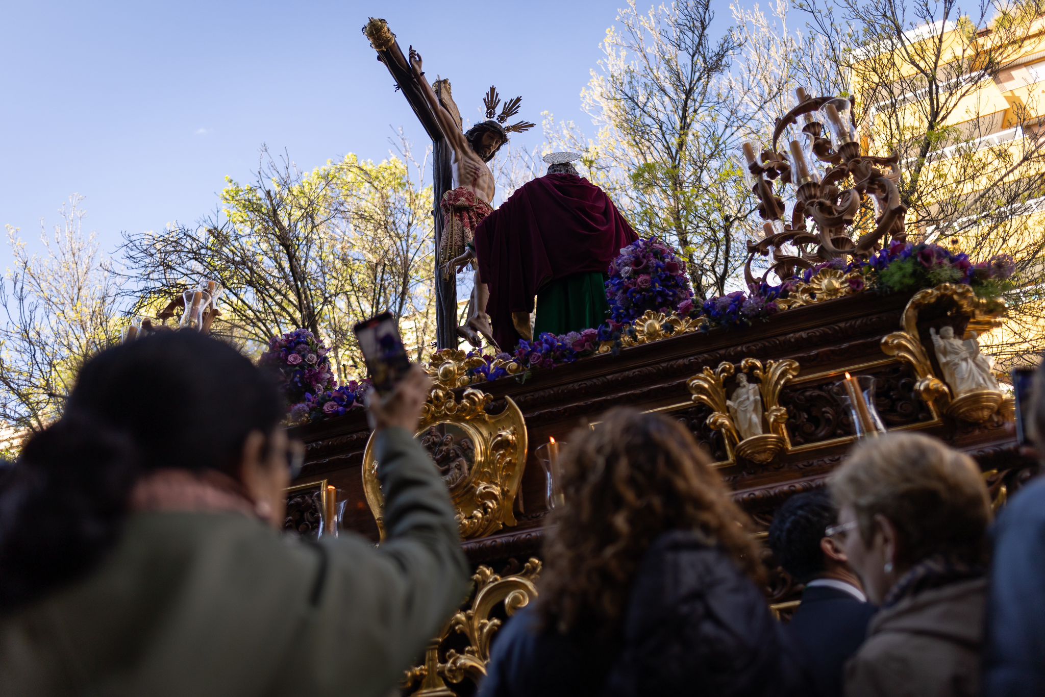 Las imágenes de un Viernes Santo de emoción en Granada