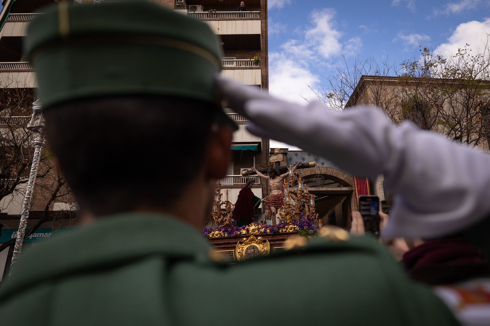 Las imágenes de un Viernes Santo de emoción en Granada