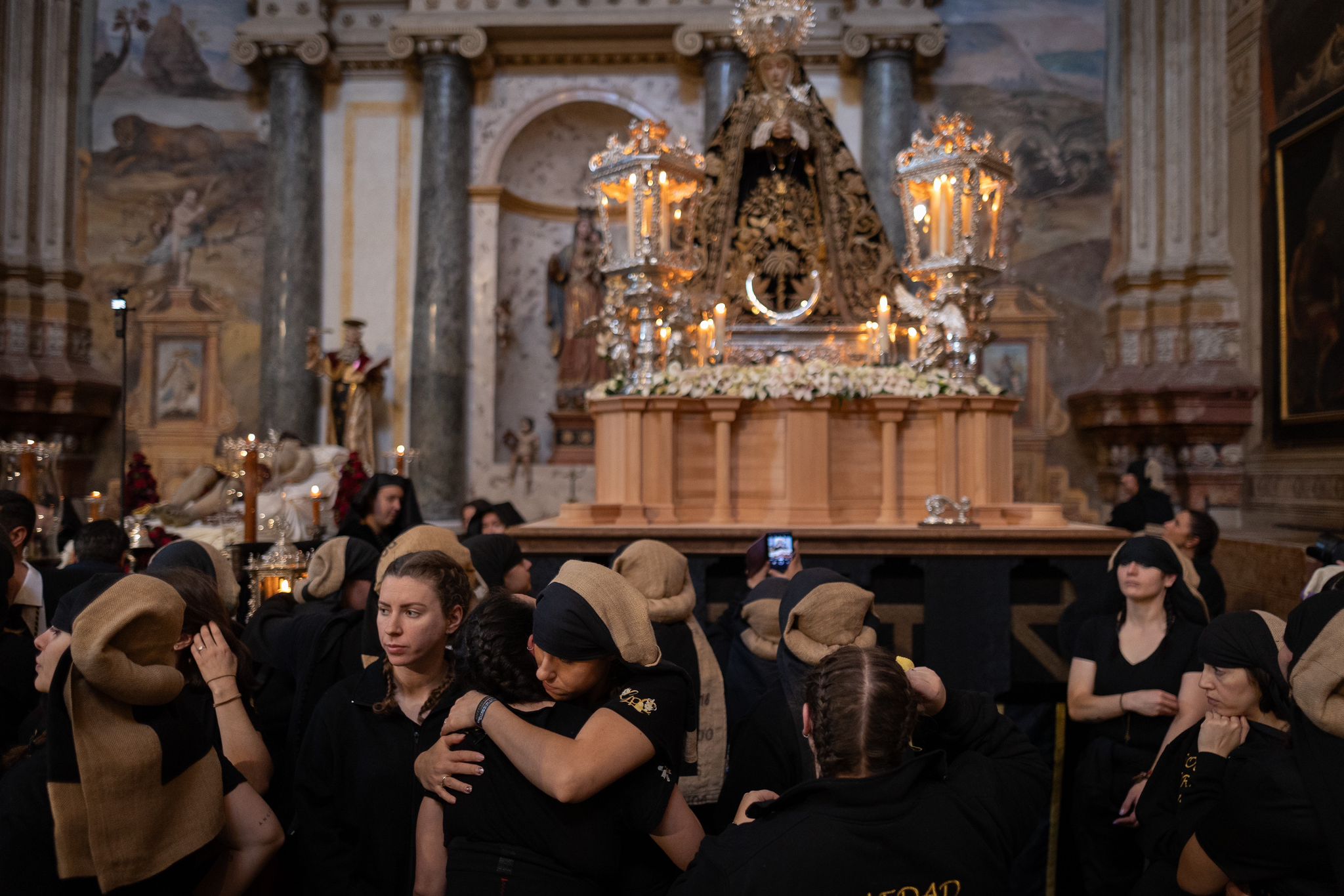 Las imágenes de un Viernes Santo de emoción en Granada