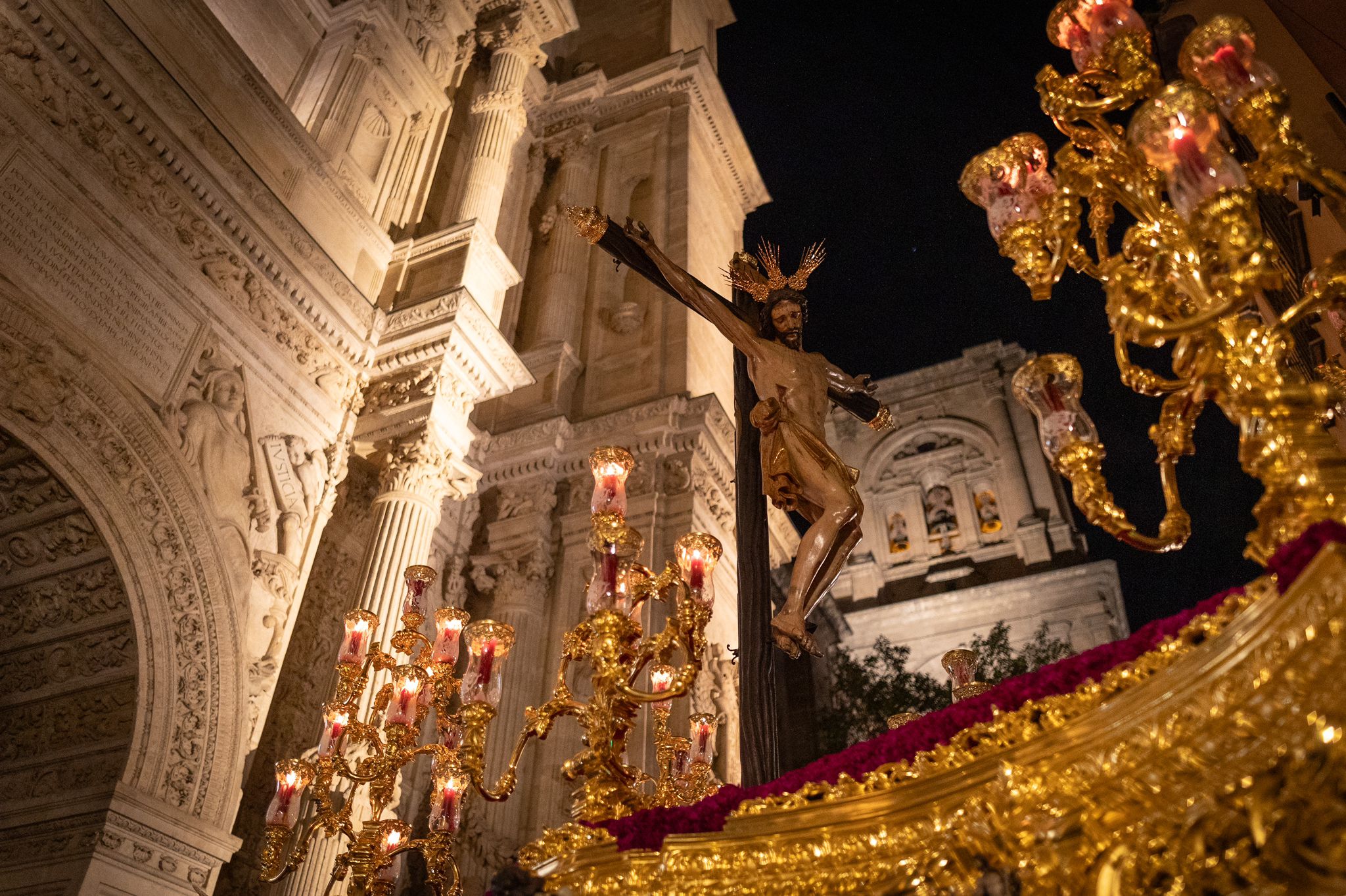 Las imágenes de un Viernes Santo de emoción en Granada