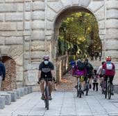 El acceso a la Alhambra por la Cuesta de Gomérez permenace cerrado