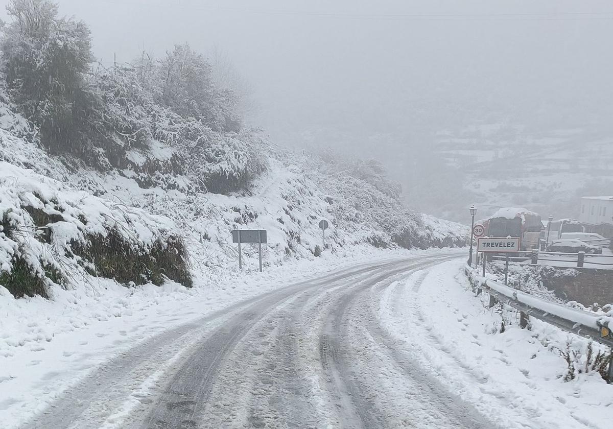 Carretera A-4132 en Trevélez.