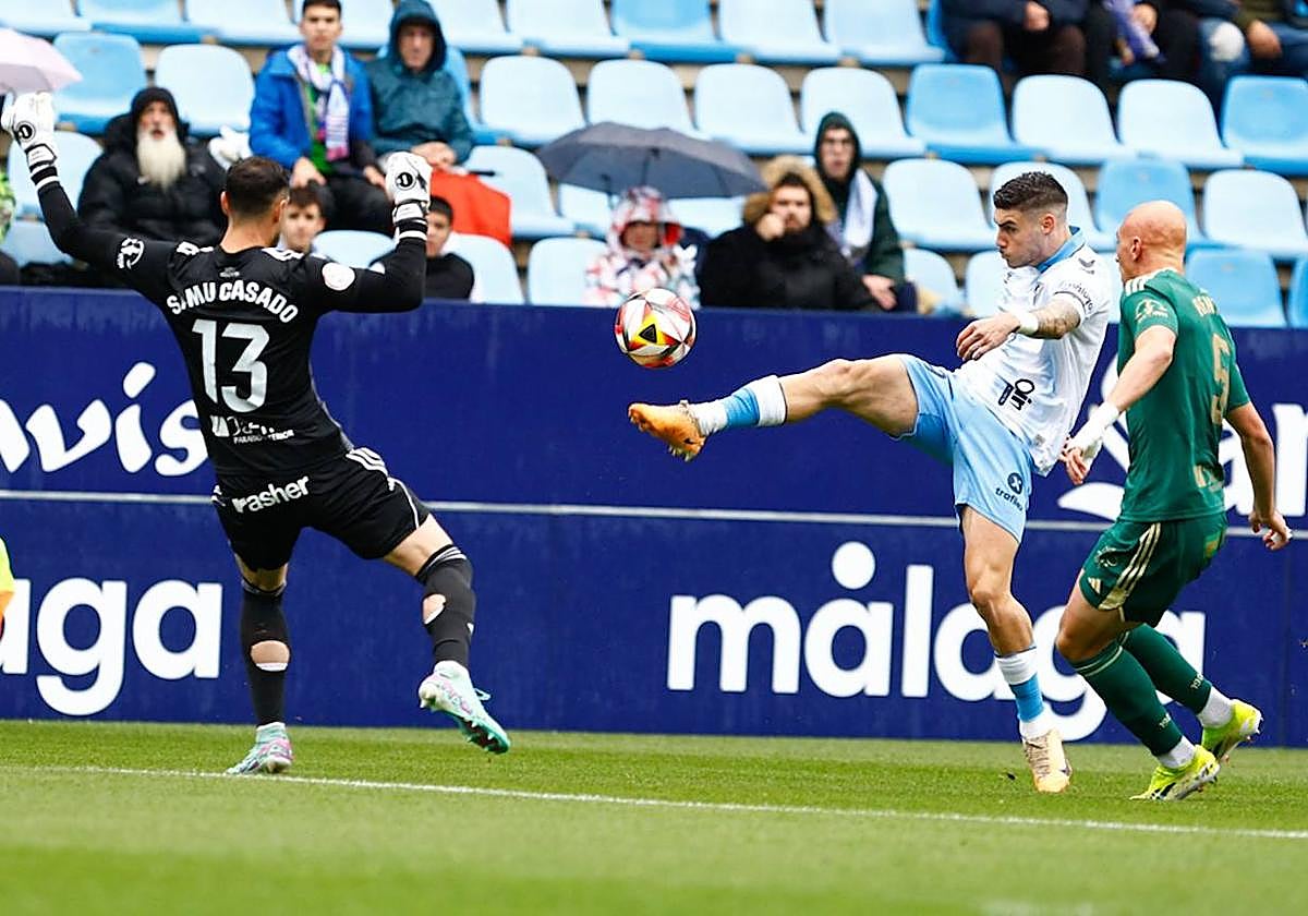 Gran primera parte de los linarenses, ante un Málaga desarbolado.