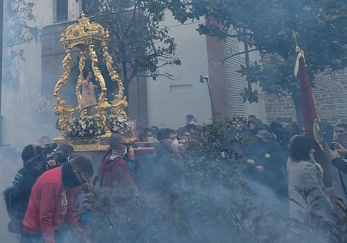 Más de 3.000 personas en la 'procesión de los petardos' del Niño Resucitado en Cúllar Vega