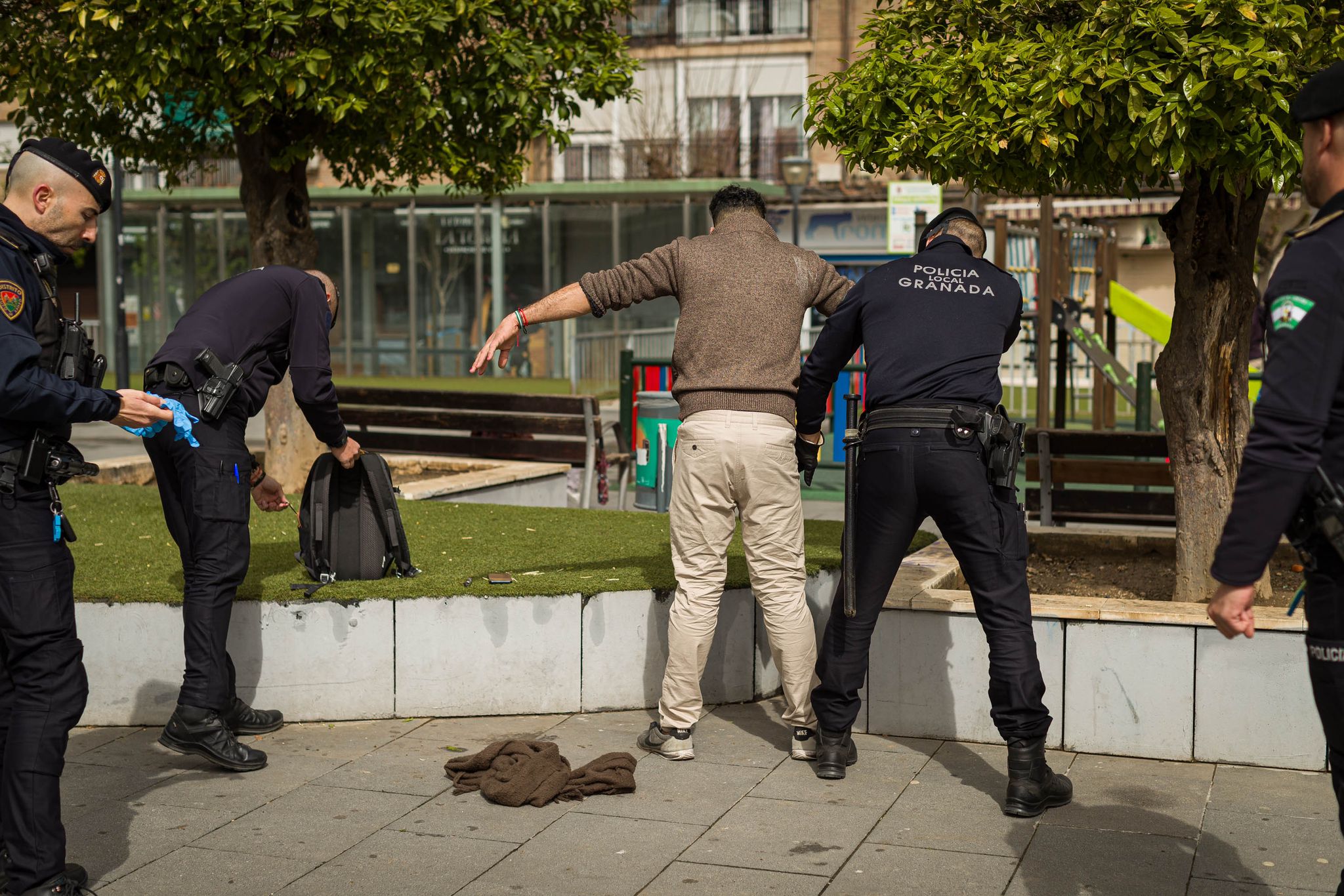 Las imágenes del desalojo de personas sin hogar en la zona de Arabial