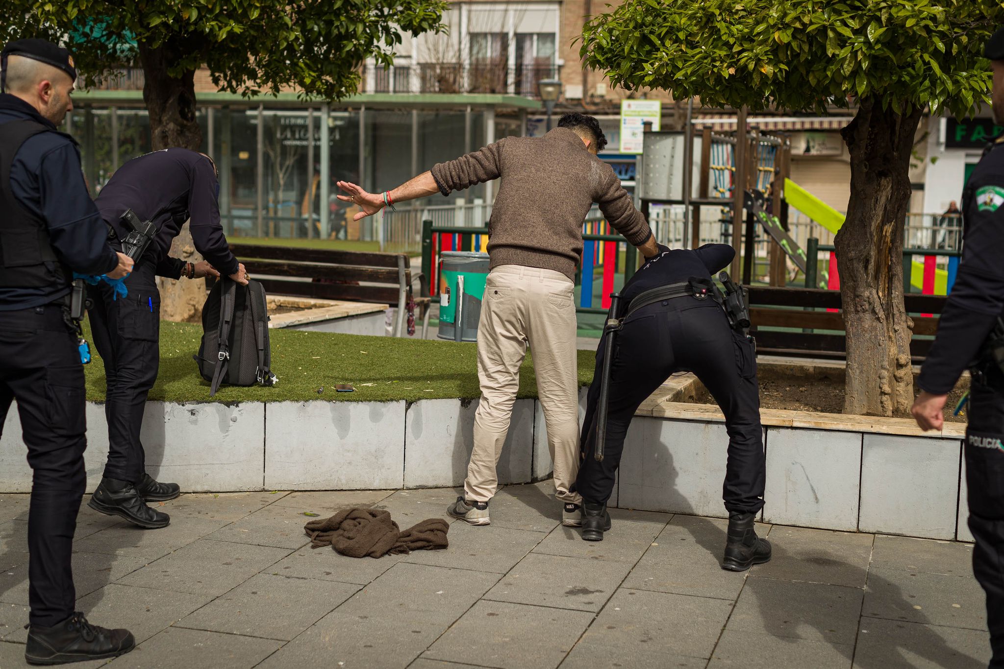 Las imágenes del desalojo de personas sin hogar en la zona de Arabial