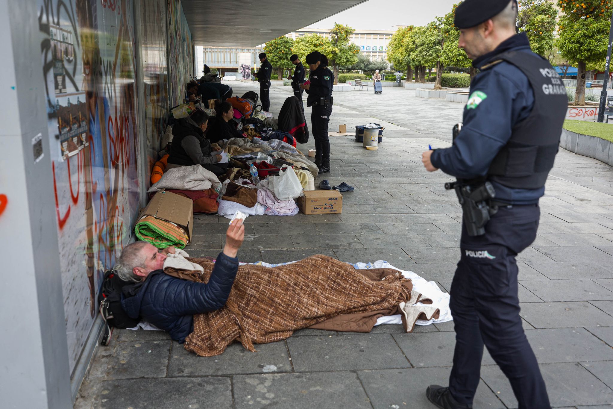 Las imágenes del desalojo de personas sin hogar en la zona de Arabial