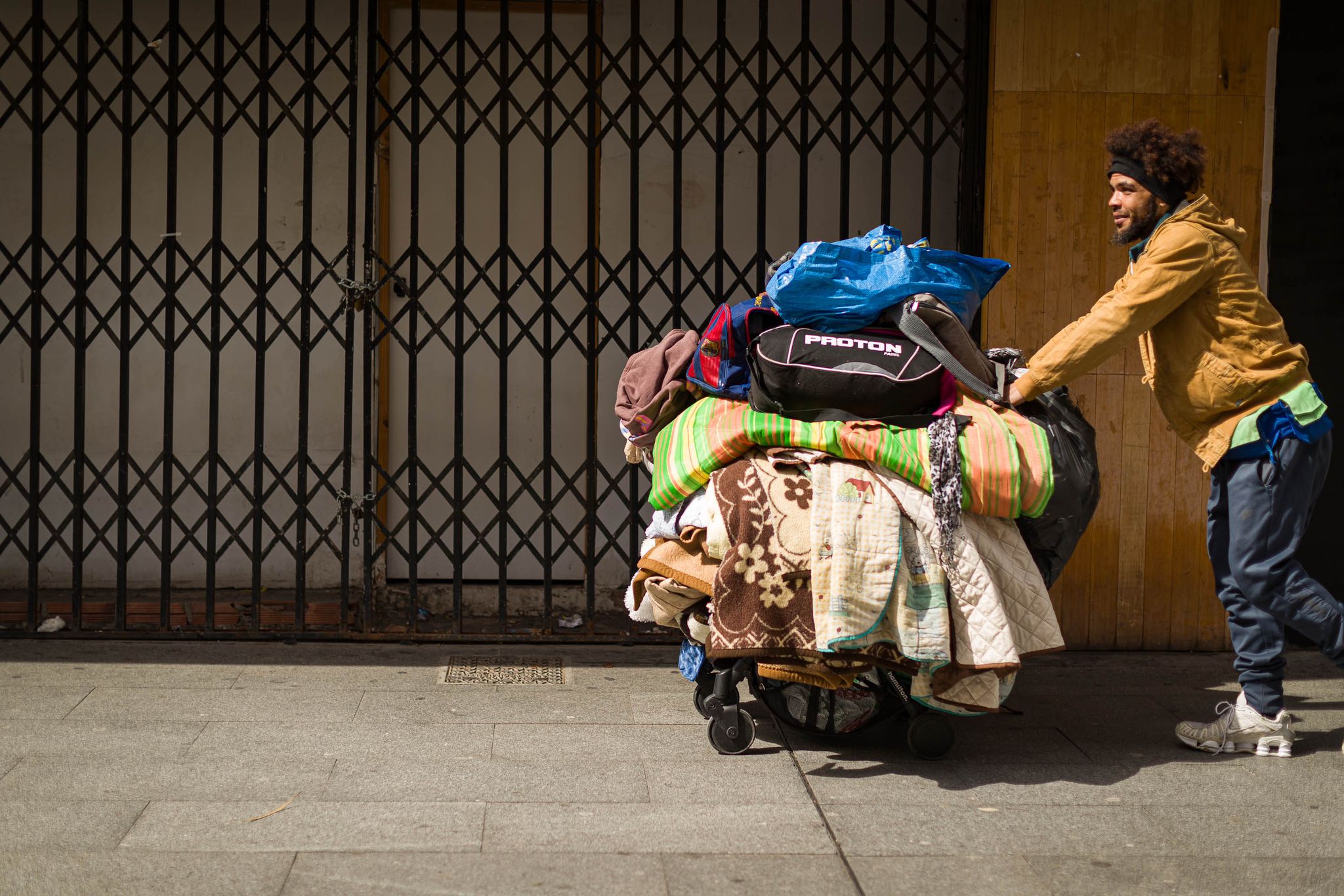 Las imágenes del desalojo de personas sin hogar en la zona de Arabial