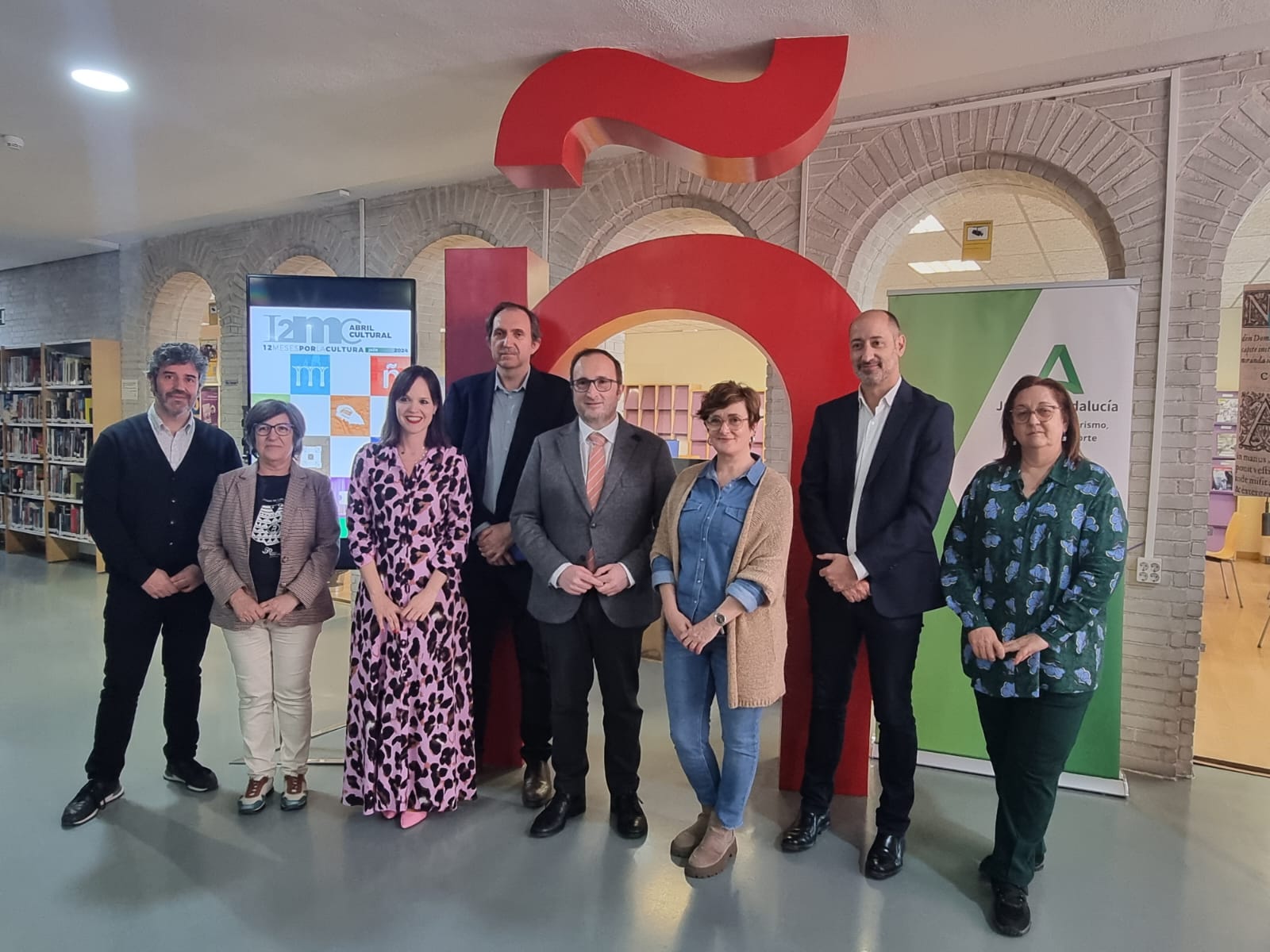 Participantes en la presentación de las actividades del mes de abril.