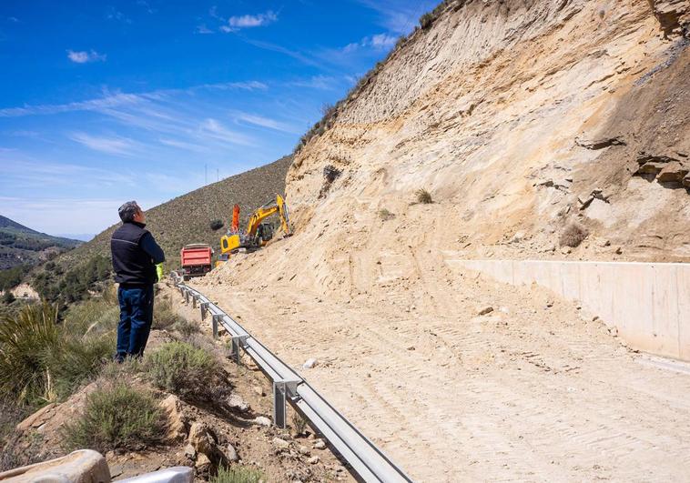 Las obras de acondicionamiento de la carretera van a buen ritmo.