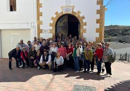 El Ayuntamiento de Níjar organiza un viaje de convivencia a Zurgena con 120 mayores del municipio