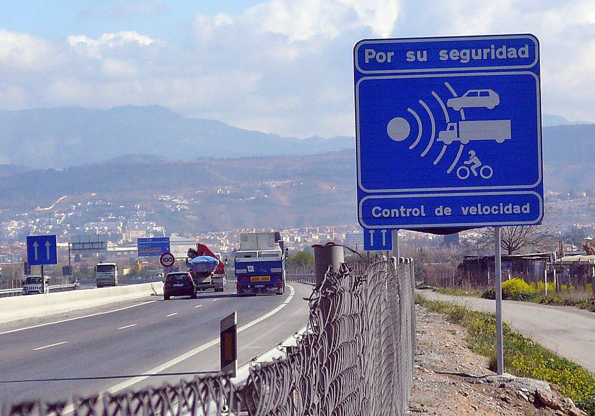 Radar en la GR-30, a 500 metros de la salidad de la Ronda Sur.