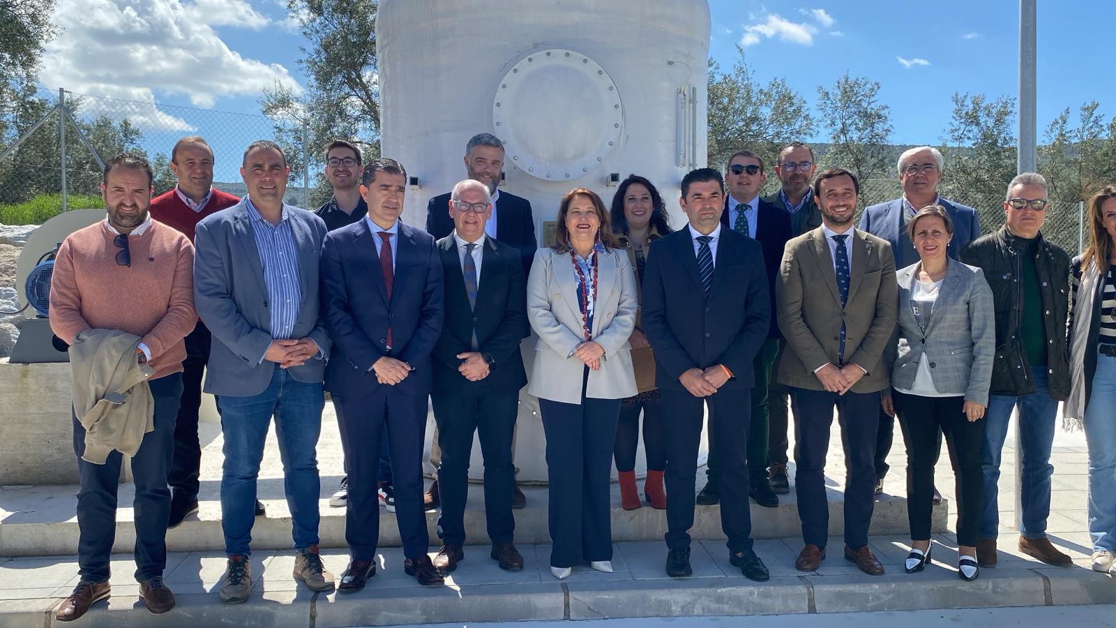 Políticos en la inauguración de la estación depuradora de Rus-Canena-La Yedra.