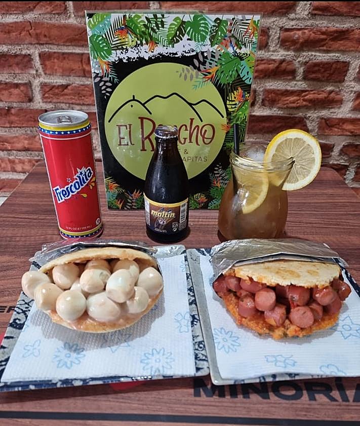 Imagen secundaria 2 - Aluvión de clientes en un bar de Granada que promete su «cubalibre de verdad»