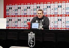 José Ramón Sandoval, en la sala de prensa de Los Cármenes.