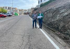 Lugar por donde transcurrirá el carril peatonal, que fue visitado por el diputado José Luis Agea y el alcalde Antonio Las Heras.