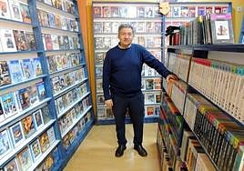 Juan Antonio García Ortuño, en su videoclub.